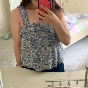 American Eagle blue and white flower top